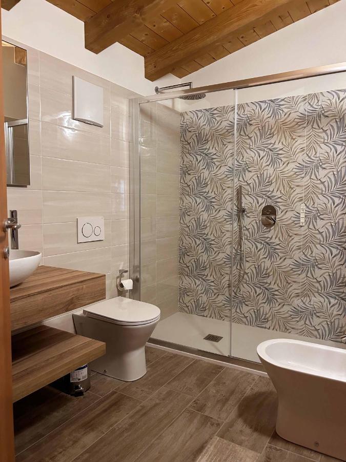 La Volpe Rossa Rooms And Apartments San Felice del Benaco Buitenkant foto