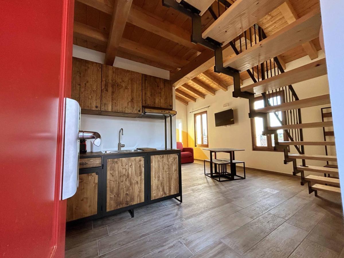 La Volpe Rossa Rooms And Apartments San Felice del Benaco Buitenkant foto