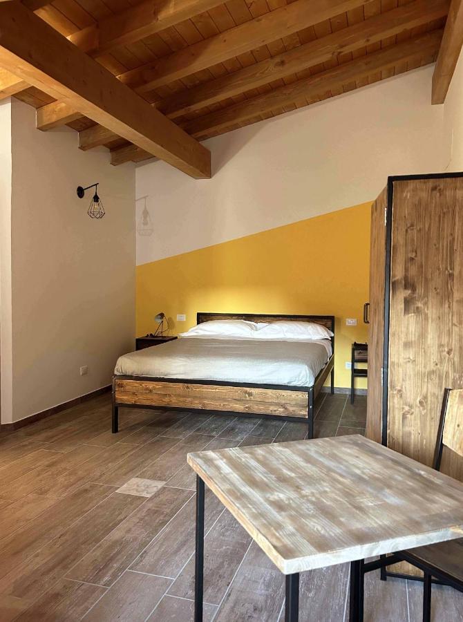 La Volpe Rossa Rooms And Apartments San Felice del Benaco Kamer foto