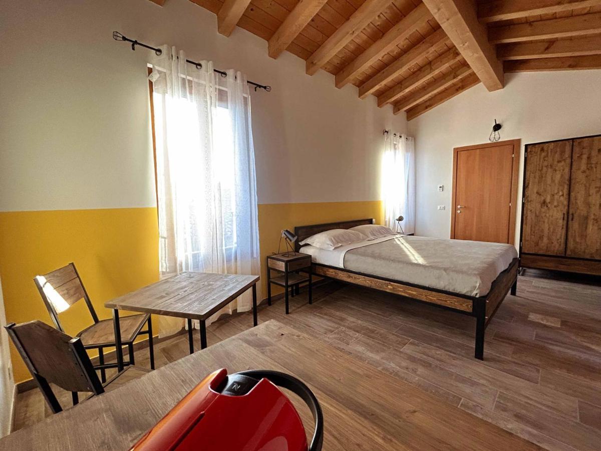 La Volpe Rossa Rooms And Apartments San Felice del Benaco Buitenkant foto