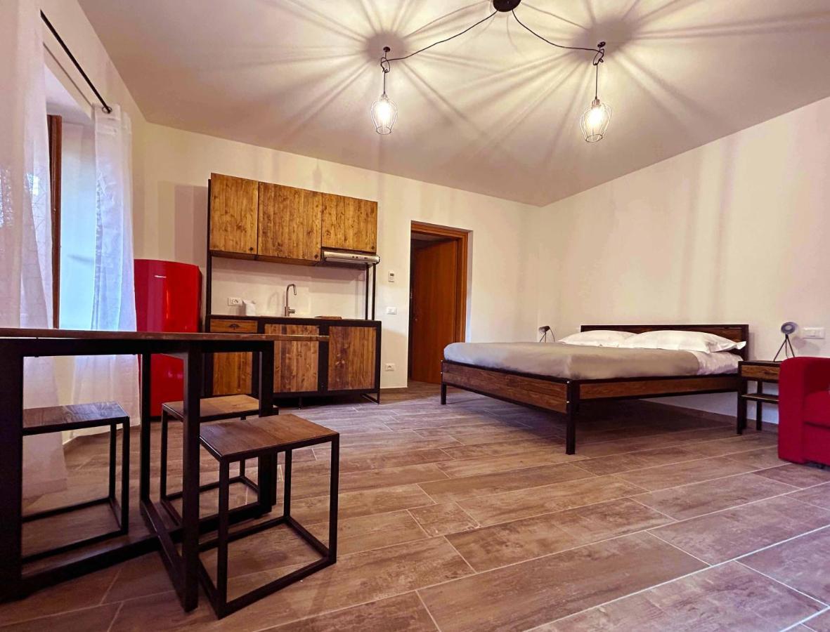 La Volpe Rossa Rooms And Apartments San Felice del Benaco Buitenkant foto