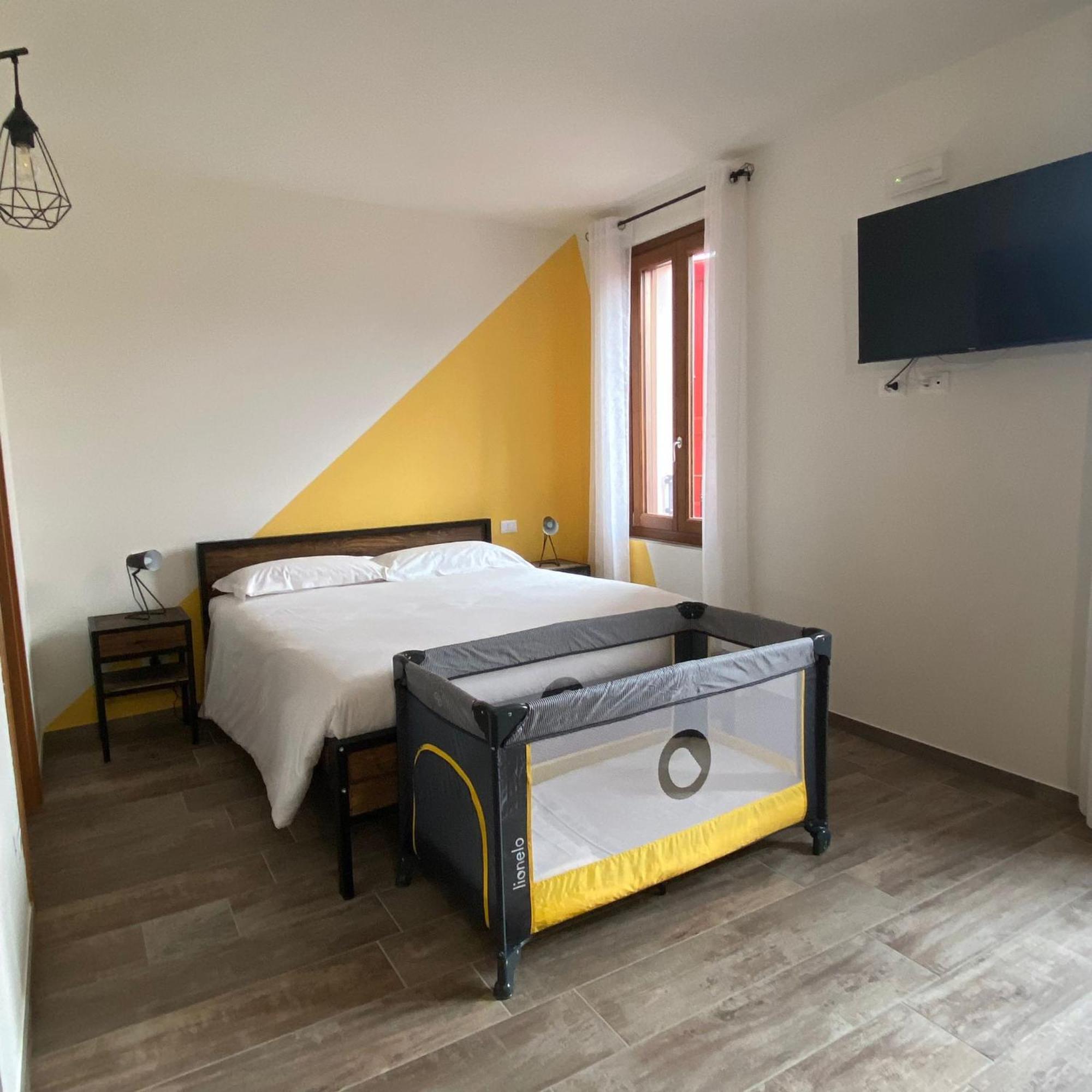 La Volpe Rossa Rooms And Apartments San Felice del Benaco Buitenkant foto