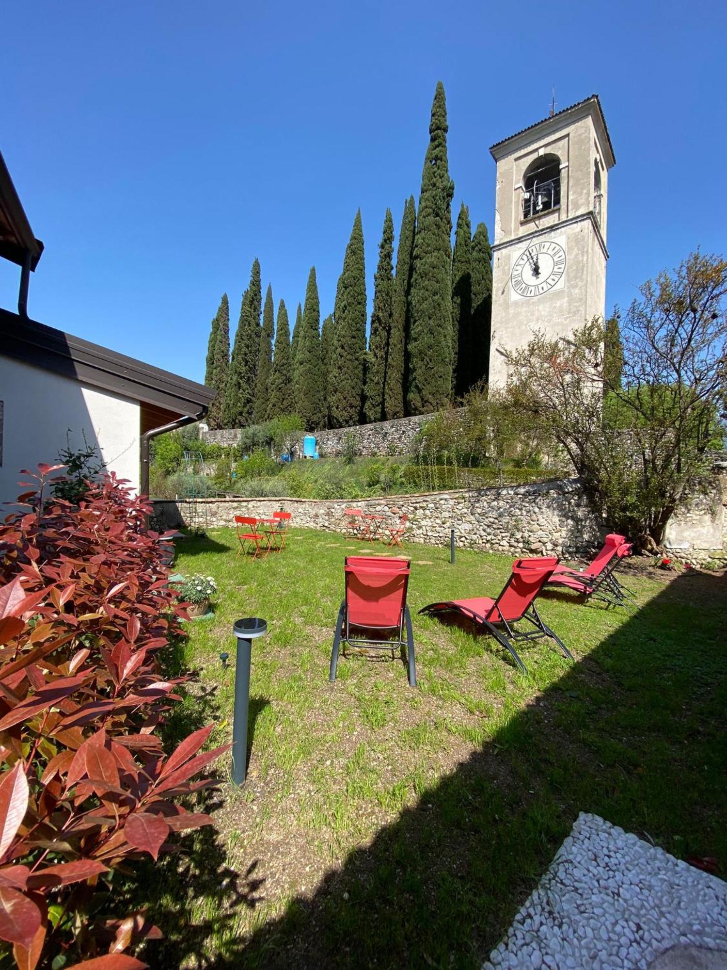 La Volpe Rossa Rooms And Apartments San Felice del Benaco Buitenkant foto
